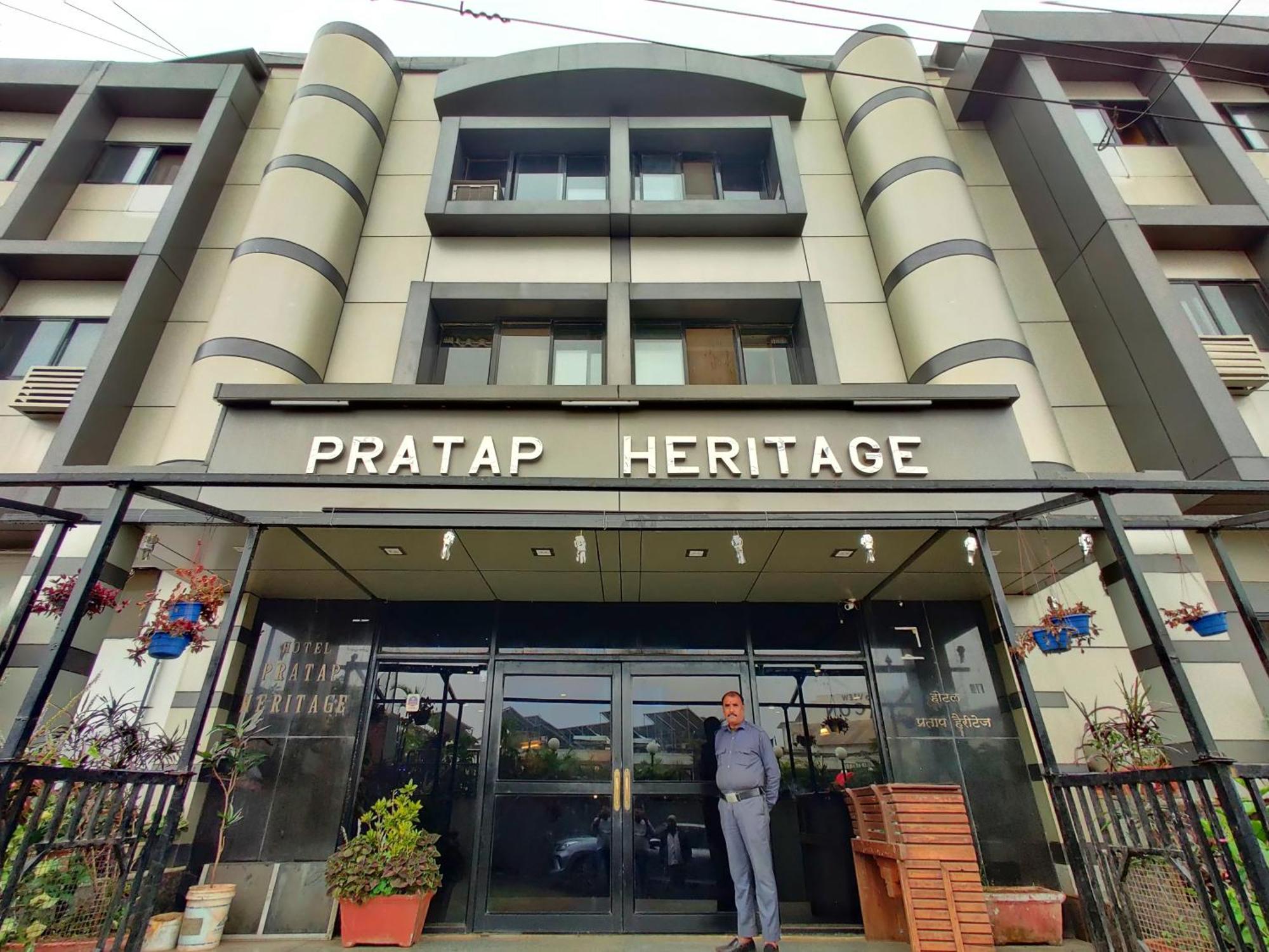 Hotel Pratap Heritage ماهاباليشوار المظهر الخارجي الصورة